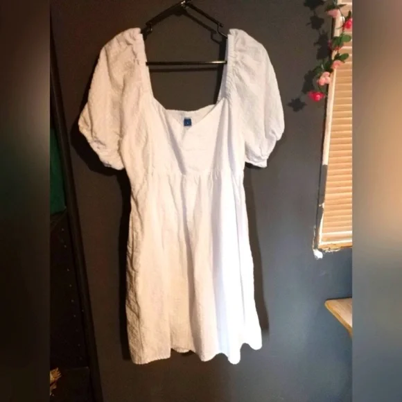 Old Navy Seersucker Puffed Sleeve Dress - Picture 2 of 4